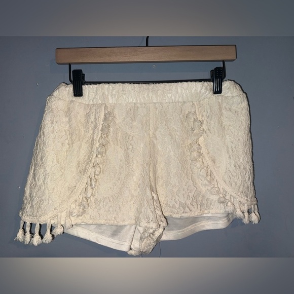 Blu Pepper Ivory Lace Shorts - Picture 2 of 6